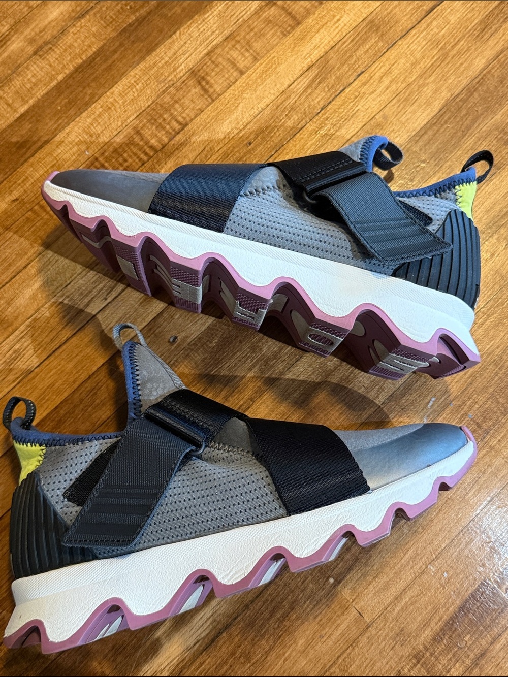 Sorel Kinetic tennis shoes Sz 7.5 (N1)